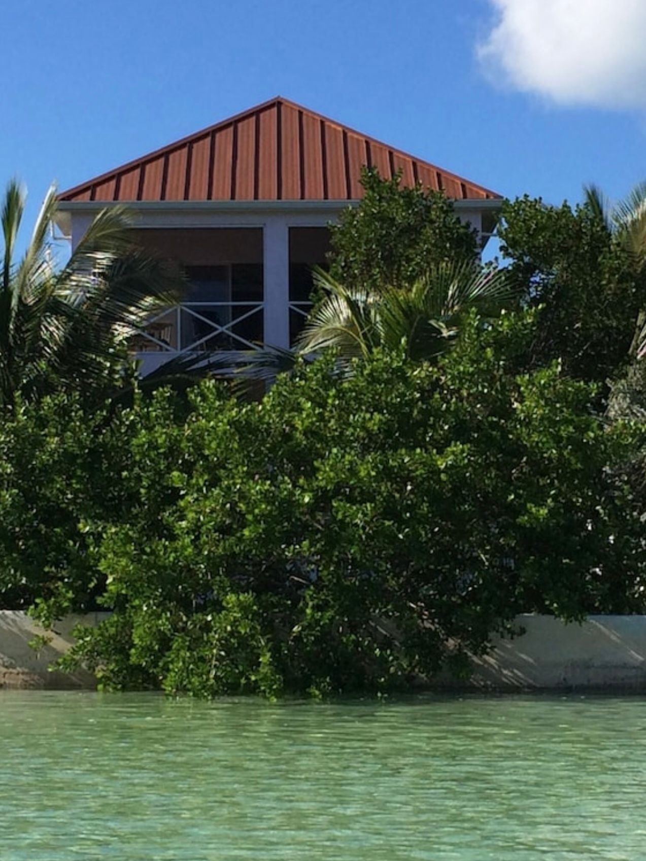  Lo Key Villa + 2 apartments +2 Prime Building Parcels –  $1,995,000